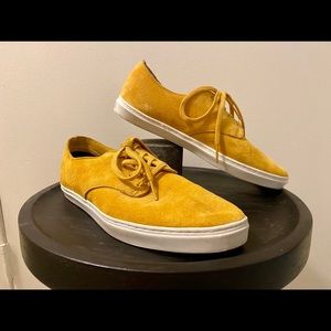 Vans Suede low top lace up
